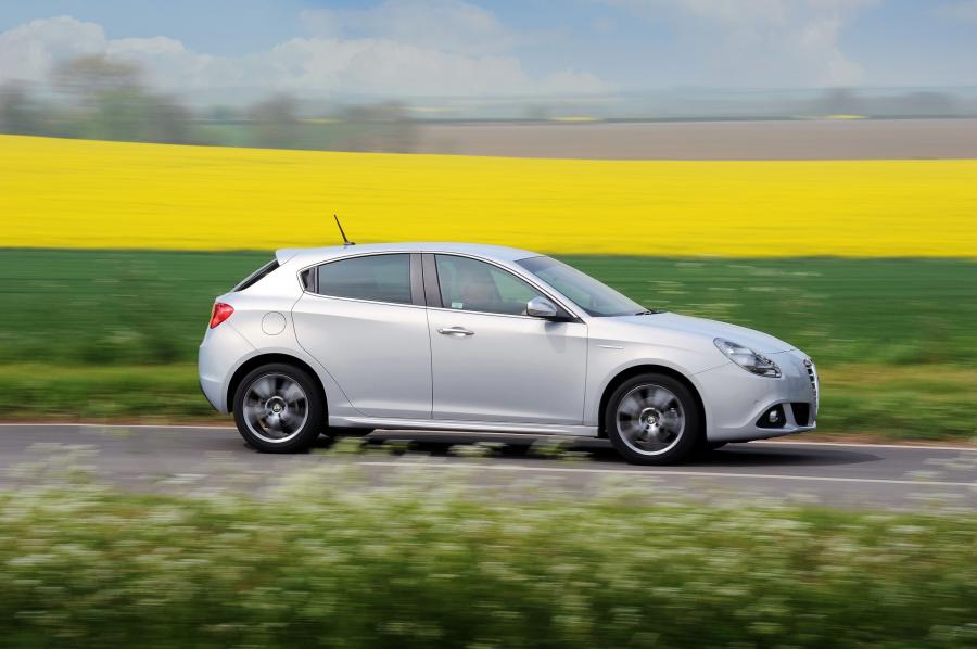  Alfa Romeo Giulietta (940) 2014 года  (UK) (фото 12 из 54)